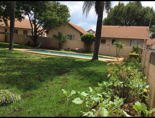 2 BEDROOM TOWNHOUSE FOR SALE IN KEW